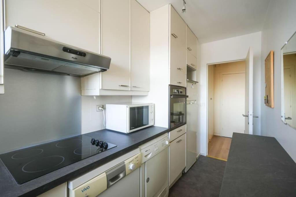 Beautifully Designed 1br With King Size Bed Appartement *